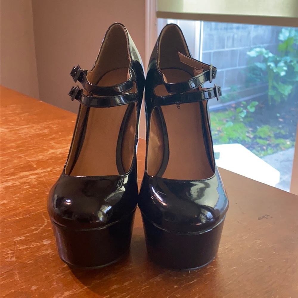 UBER cute , platform Mary Jane in shiny black patent by ZigySoho in size 8.5
